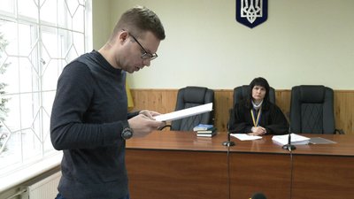 На Сумщині заочно судять блогера-мільйонника, який називає себе "головним спікером війни" На Сумщині заочно судять блогера-мільйонника, який називає себе "головним спікером війни"