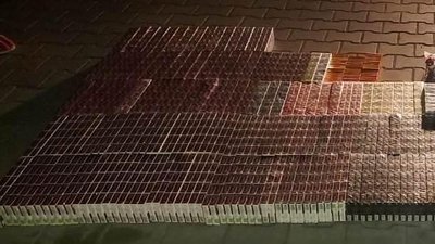 На Одещині поліція вилучила півтори тисячі літрів алкоголю та 12,5 тисяч пачок сигарет На Одещині поліція вилучила півтори тисячі літрів алкоголю та 12,5 тисяч пачок сигарет
