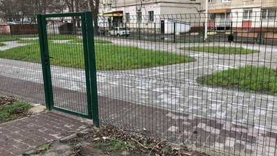 Під замком: ПДР-майданчик у Рівному не можуть взяти на баланс Під замком: ПДР-майданчик у Рівному не можуть взяти на баланс