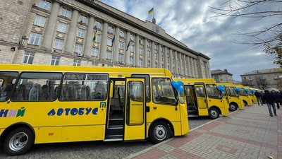 Для школярів: десять нових шкільних автобусів передали черкаським громадам Для школярів: десять нових шкільних автобусів передали черкаським громадам
