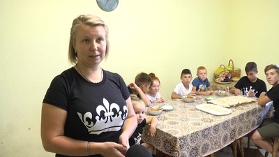 На Житомирщині сім'я старостині села виховує семеро дітей, п’ятеро з яких – прийомні На Житомирщині сім'я старостині села виховує семеро дітей, п’ятеро з яких – прийомні