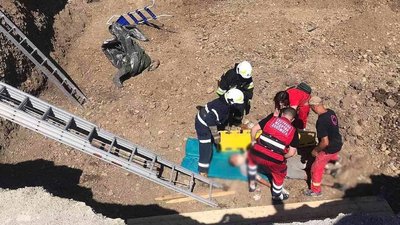 На Львівщині чоловіка засипало землею та затиснуло бетонною плитою