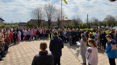 У Бовшеві на Прикарпатті відкрили анотаційну дошку воїну Дмитру Коцюбайлу на позивний Да Вінчі У Бовшеві на Прикарпатті відкрили анотаційну дошку воїну Дмитру Коцюбайлу на позивний Да Вінчі