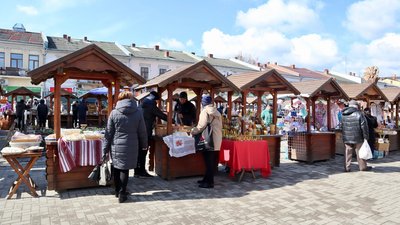 У Коломиї на Івано-Франківщині стартував великодній ярмарок У Коломиї на Івано-Франківщині стартував великодній ярмарок