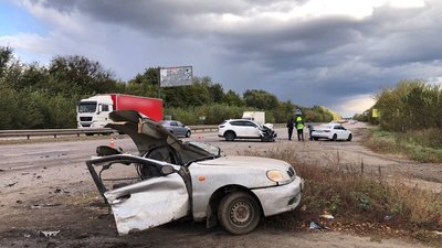 Троє постраждалих у ДТП під Харковом, серед них восьмирічний хлопчик Троє постраждалих у ДТП під Харковом, серед них восьмирічний хлопчик