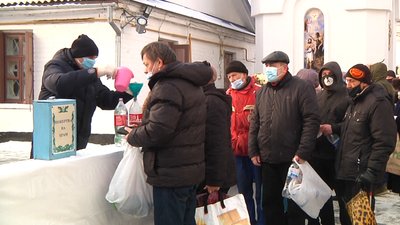 Житомиряни приходили до церков з 6:30 ранку, щоб набрати освяченої води