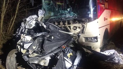 На Львівщині зіткнулися два автомобілі та рейсовий автобус На Львівщині зіткнулися два автомобілі та рейсовий автобус