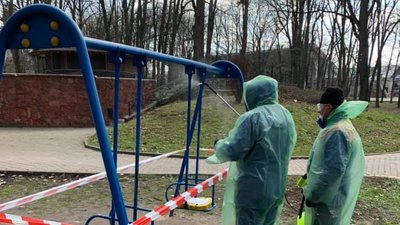 В Івано-Франківську проводять дезінфекцію міського парку