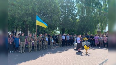 У Бобровиці попрощалися з двома загиблими захисниками Олексієм Бєлявським та Сергієм Бережним У Бобровиці попрощалися з двома загиблими захисниками Олексієм Бєлявським та Сергієм Бережним