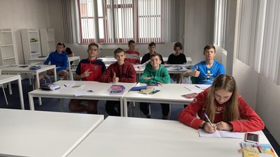 "Готова пів дня працювати будівельником, а іншу половину - за фахом, вчити дітей!" Історія вчительки з Сєвєродонецька "Готова пів дня працювати будівельником, а іншу половину - за фахом, вчити дітей!" Історія вчительки з Сєвєродонецька