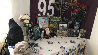 "Він був там, де був найщасливішим" — сестра десантника з Житомирщини Наталія "Він був там, де був найщасливішим" — сестра десантника з Житомирщини Наталія