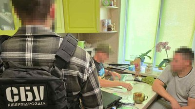 Працівники черкаської СБУ затримали чоловіка, якого підозрюють у державній зраді