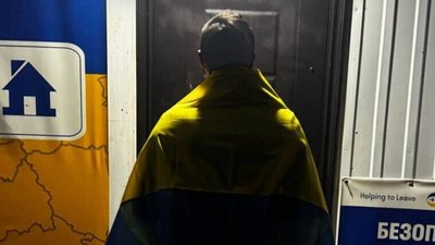 В Україну з російської окупації повернули жінку та її 17-річного сина