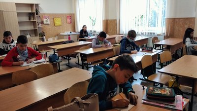 Вже не дистанційно: відновили навчання в ужгородських школах для учнів 5-11 класів
