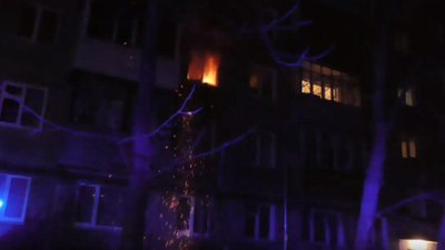 Одна людина загинула, ще одна травмувалася у пожежі у Сумах (відео)