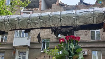 Ракетний удару по Дніпру: день потому. Що відбувається на місці — фоторепортаж Ракетний удару по Дніпру: день потому. Що відбувається на місці — фоторепортаж