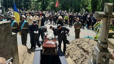 Оплески для композитора: у Львові поховали Мирослава Скорика Оплески для композитора: у Львові поховали Мирослава Скорика