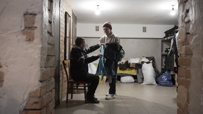 У Вінниці збирають теплі речі для безхатченків