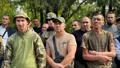 У Вознесенську третього жовтня близько сотні військових 187 батальйону 123-ї бригади ТрО вийшли на мітинг. Всі вони відмовились виконувати бойову задачу та самовільно залишили військову частину на Донбасі У Вознесенську третього жовтня близько сотні військових 187 батальйону 123-ї бригади ТрО вийшли на мітинг. Всі вони відмовились виконувати бойову задачу та самовільно залишили військову частину на Донбасі