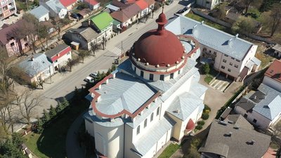 Без вірян та за зачиненими дверима - Пасхальна неділя у франківському костелі Христа Царя Без вірян та за зачиненими дверима - Пасхальна неділя у франківському костелі Христа Царя