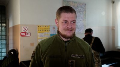 "Це наш обов'язок як побратимів": у Чернігові військові здали кров для потреб лікарень "Це наш обов'язок як побратимів": у Чернігові військові здали кров для потреб лікарень