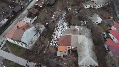 Сміття біля дому Тетяни Приходько Сміття біля дому Тетяни Приходько