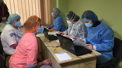 На Львівщині від COVID-19 вакцинувалися 130 медиків
