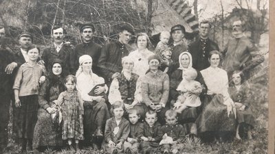 "Кохточка" та "юпка": як взимку одягались селяни у 19 столітті "Кохточка" та "юпка": як взимку одягались селяни у 19 столітті