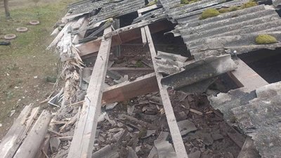 Через обстріли зі сторони РФ у Середино-Будській громаді на Сумщині пошкоджені два будинки та електромережі Через обстріли зі сторони РФ у Середино-Будській громаді на Сумщині пошкоджені два будинки та електромережі