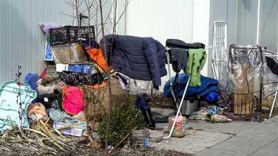 "З пластика людей мають витягнути". Чому переселенці сім років живуть у модульних містечках "З пластика людей мають витягнути". Чому переселенці сім років живуть у модульних містечках