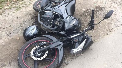 На Рівненщині позашляховик збив мотоцикліста На Рівненщині позашляховик збив мотоцикліста