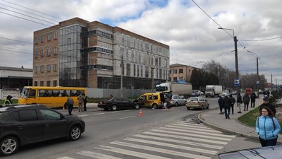 На Конякіна у Луцьку – аварія. Один з травмованих у важкому стані На Конякіна у Луцьку – аварія. Один з травмованих у важкому стані