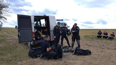 У передмісті Одеси шукають чоловіка, який пірнув у місцевий ставок та зник