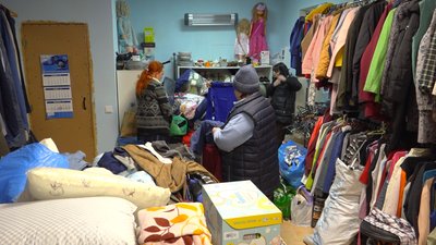 "Багато людей об’єдналися, щоб допомогти". Як в Івано-Франківську працює соціальна крамниця