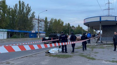 Російські війська обстріляли зупинку в Миколаєві: є загиблі та поранені