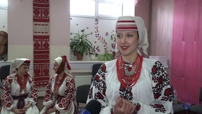 У Житомирі створили ансамбль, котрий виступає в автентичному поліському одязі ХІХ століття У Житомирі створили ансамбль, котрий виступає в автентичному поліському одязі ХІХ століття