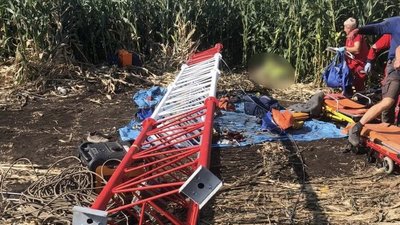 Внаслідок падіння вишки один чоловік загинув, інший — травмувався