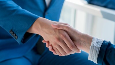 Рукостискання бізнес-партнерів