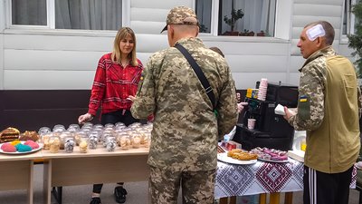 смаколики військовим