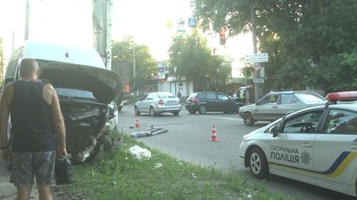 У Запоріжжі сталася ДТП за участю маршрутки. Госпіталізовані 13 людей У Запоріжжі сталася ДТП за участю маршрутки. Госпіталізовані 13 людей