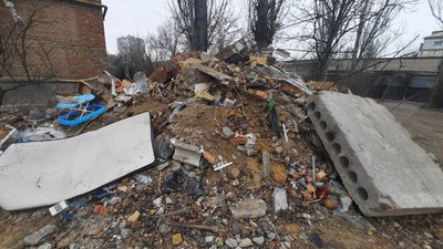 Обстріли Миколаєва пошкодити понад 3 тисячі будинків: що робитимуть з будівельним сміттям Обстріли Миколаєва пошкодити понад 3 тисячі будинків: що робитимуть з будівельним сміттям