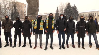 У Житомирі футбольні вболівальники прийшли під облраду – вимагали завершити реконструкцію стадіону