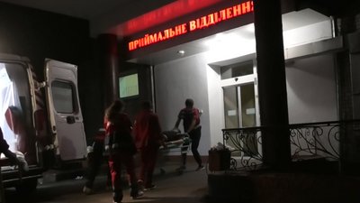 Лікарі розповіли про стан травмованих дітей та дорослих у смертельній ДТП під Луцьком