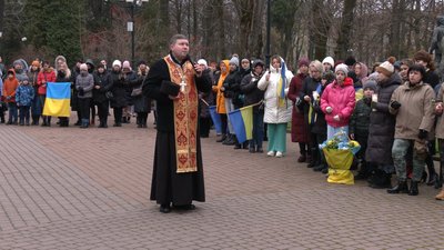 "Ми пам'ятаємо, завдяки кому в нас є кожен день". В Івано-Франківську провели жіночий автопробіг "Вдячні ЗСУ" "Ми пам'ятаємо, завдяки кому в нас є кожен день". В Івано-Франківську провели жіночий автопробіг "Вдячні ЗСУ"