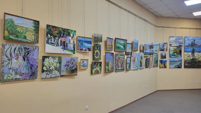У волинському музеї відкрили виставку-аукціон картин: кошти з продажу передадуть ЗСУ