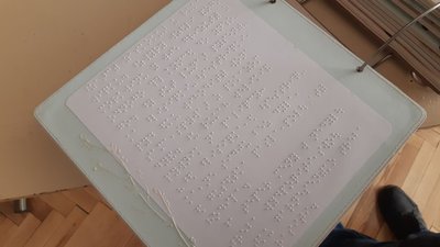 Вінницькі учні створили тактильну книгу для дітей з порушеннями зору
