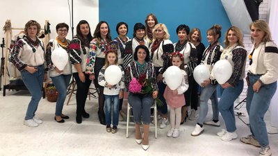 Шлях до перемоги починається з фотосесії, під час якої жінкам нагадують, що вони прекрасні. Фото: з Фейсбук-сторінки ГО "Бути жінкою". Шлях до перемоги починається з фотосесії, під час якої жінкам нагадують, що вони прекрасні. Фото: з Фейсбук-сторінки ГО "Бути жінкою".