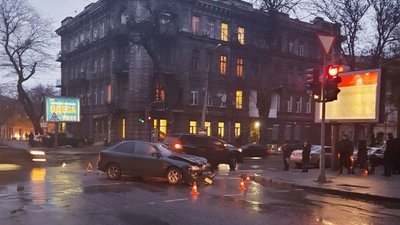 ДТП в Одесі: одна з автівок спалахнула, є травмовані