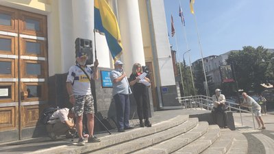 У Вінниці близько пів сотні містян вийшли на акцію протесту
