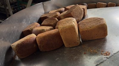 Спечений хліб на виробництві